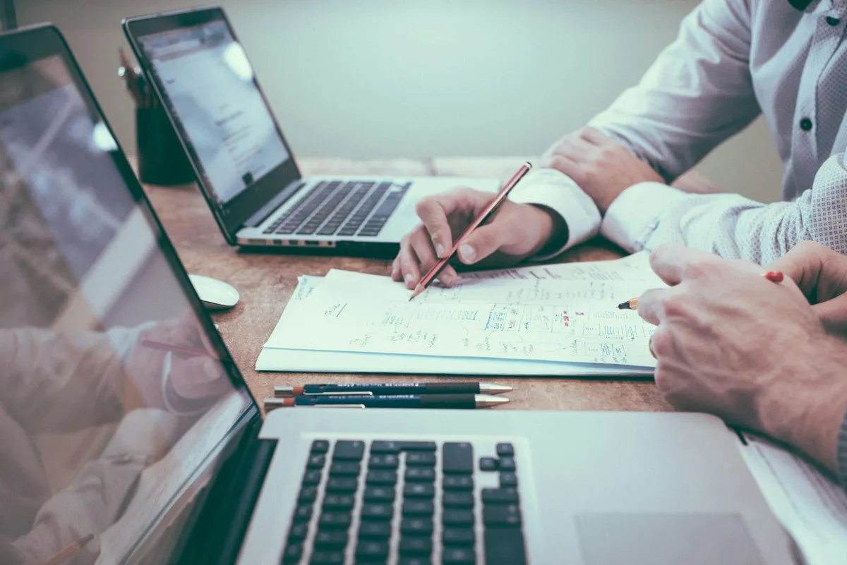 Consultoria de NR-1 x fazer internamente: o que vale mais