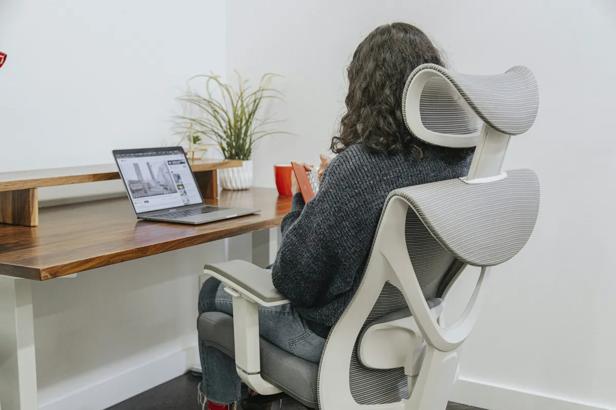 Ergonomia (NR-17) e riscos psicossociais: a fronteira